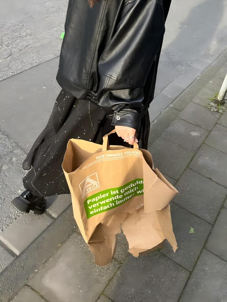 Why paper bags crack in winter